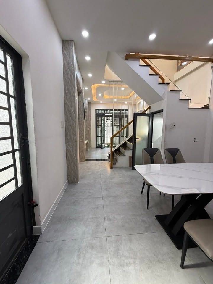 Nhà 3 tầng phường 8 Gò Vấp 40m² giá 4 tỷ - Gần công viên Làng Hoa!