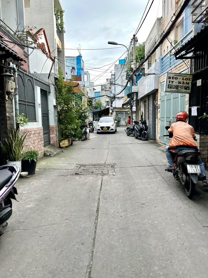 Nhà phố Lê Văn Sỹ, Quận 3, 62m² giá 11 tỷ - Hẻm xe hơi, vị trí vàng!