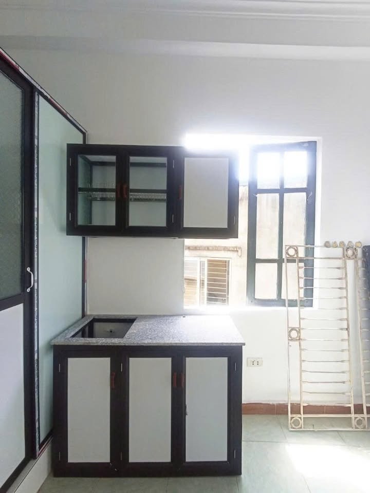 Phòng cho thuê tại 92/26 Nguyễn Khánh Toàn, Cầu Giấy 35m² giá 3.7 triệu - Tiện nghi đầy đủ!