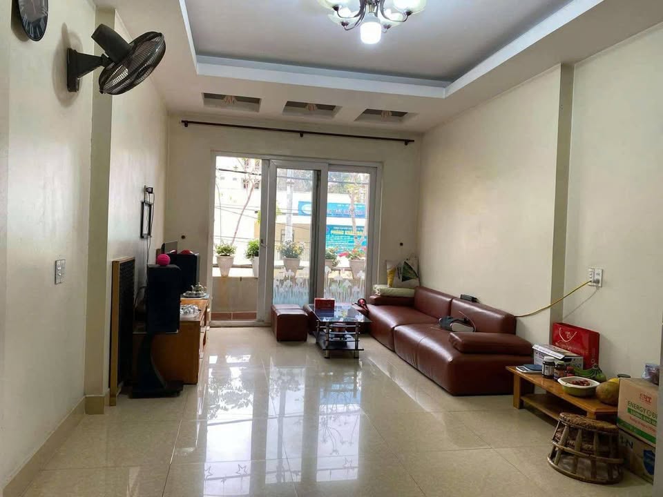 Nhà 5 tầng mặt đường Lò Văn Giá 33m² giá 2 tỷ - Kinh doanh thuận lợi!