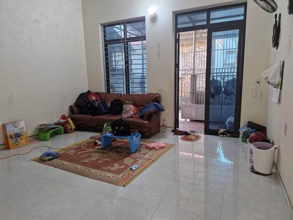 Nhà cấp 4 Tổ 9, Phường Tô Hiệu, 100m² giá 700 triệu - Tiện nghi đầy đủ, vào ở ngay!