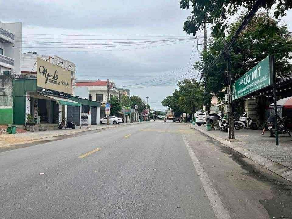 Mặt tiền kinh doanh đường Hoàng Diệu, Đồng Hới 203m² giá chỉ 4.3 tỷ - Cơ hội đầu tư tuyệt vời!