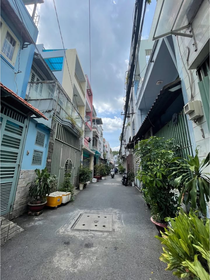 Nhà đẹp 3 tầng hẻm xe hơi Gò Vấp 60m² giá 5,99 tỷ - Sẵn sàng vào ở!