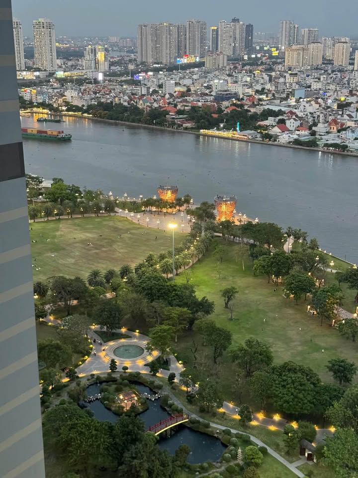 Căn hộ 2PN Vinhomes Central Park, quận Bình Thạnh - Full nội thất, giá chỉ 23 triệu/tháng!