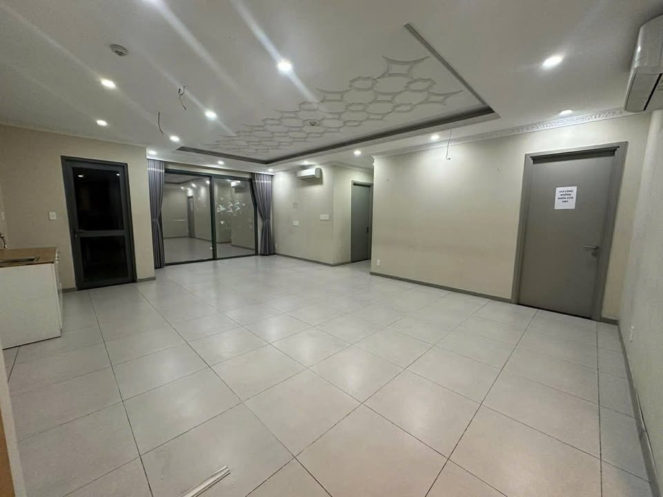 Officetel Gold View Quận 4 120m² giá 28 triệu - Nhà trống, sẵn sàng làm văn phòng!