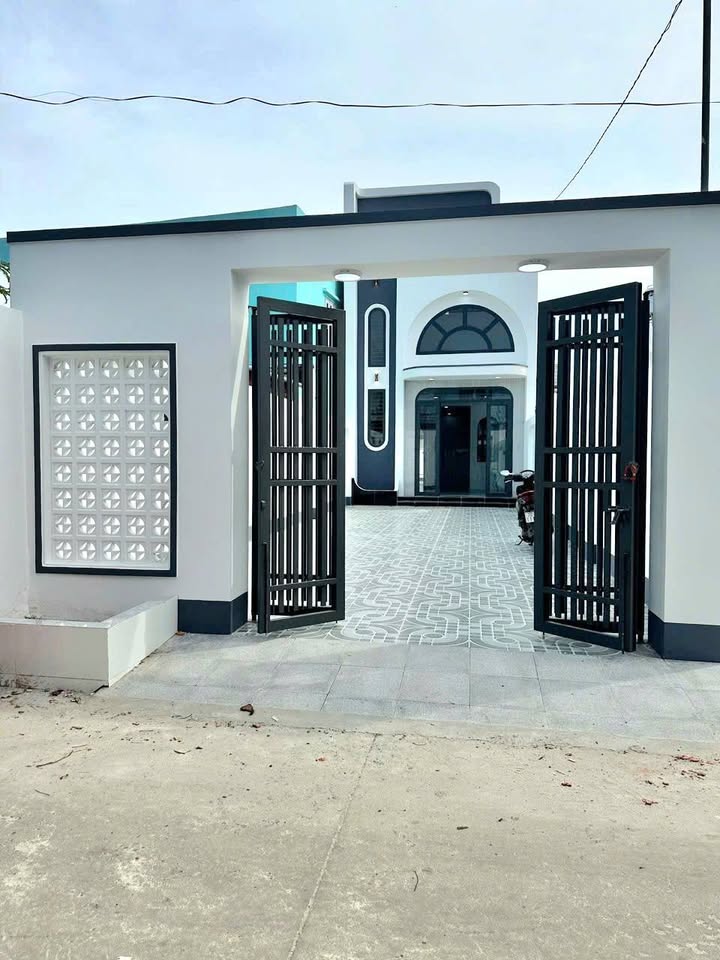 Nhà phố mới tại trung tâm phường 3, TP Tây Ninh - Giá 3 tỷ, sổ hồng chính chủ!