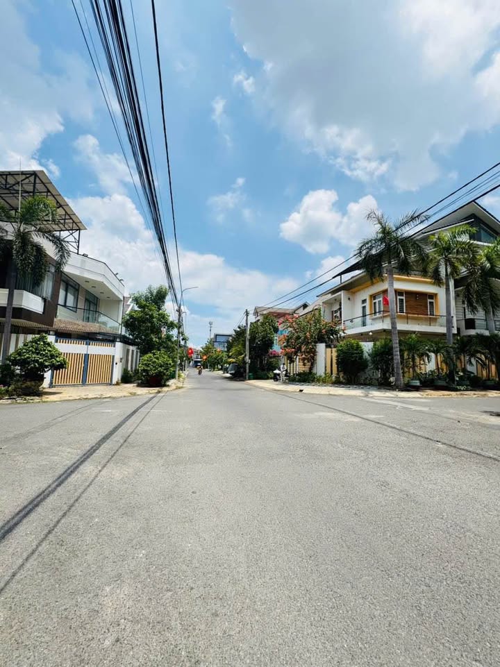 Biệt thự sân vườn KDC Tân Phong, Biên Hòa 200m² giá 9.5 tỷ - Hạ giá gấp 500 triệu!