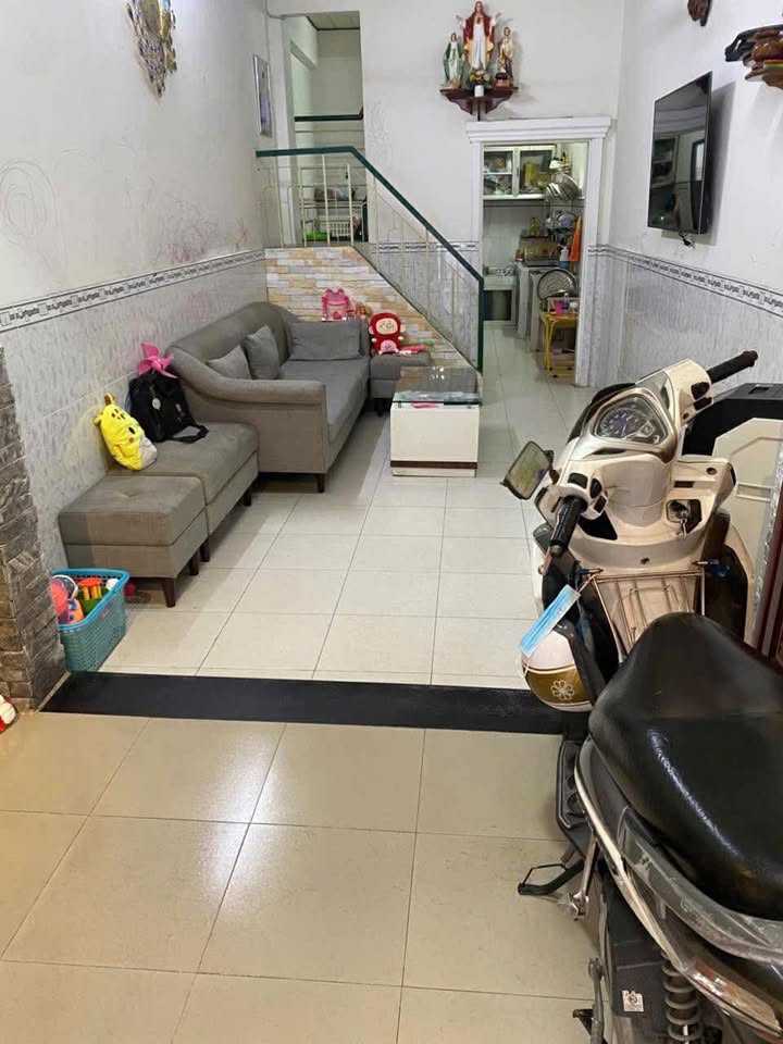 Nhà phố Bùi Đình Túy 33m² giá 5.5 tỷ - Chính chủ, gần chợ Bà Triệu!