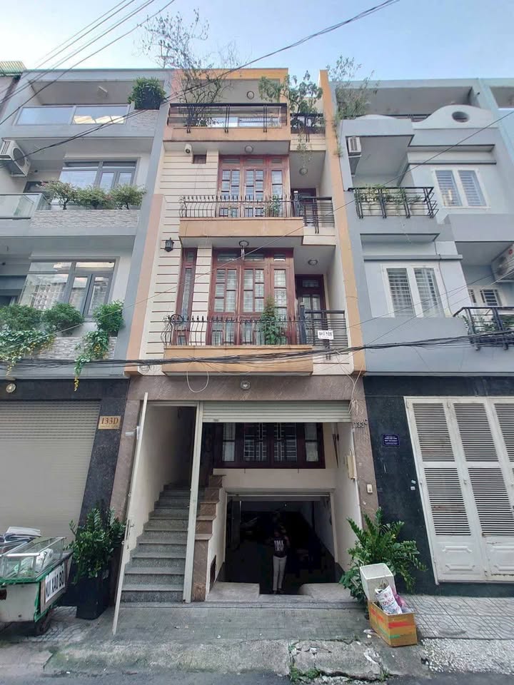 FrontHouse đường Hoa Lan, Phường 2, Quận Phú Nhuận 49.5m² giá 17.2 tỷ - Nhà thích hợp kinh doanh!