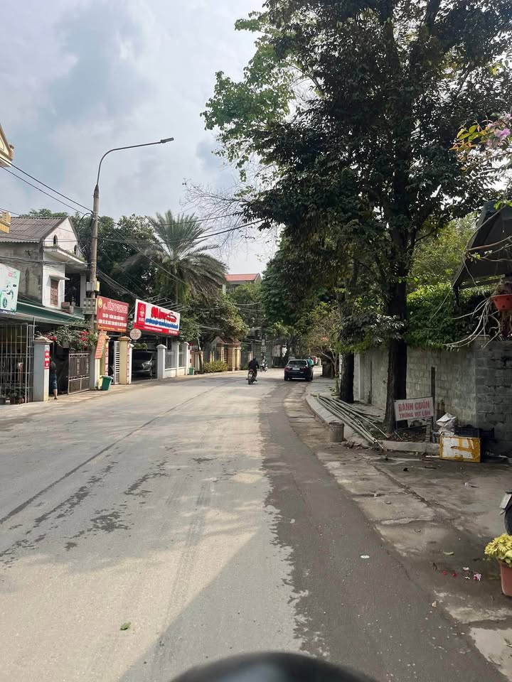 Nhà 2 tầng 1 tum mặt đường Tổ 9 Tân Hà 116.94m² giá 4 tỷ - Vị trí thuận lợi với nhiều tiện ích