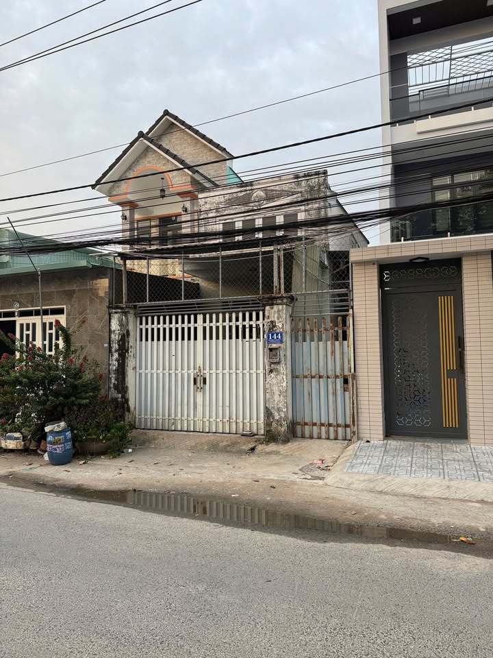 Dãy Trọ Mặt Tiền Kinh Doanh Dĩ An 160m² giá 6.8 tỷ - Đầu tư sinh lời ngay!