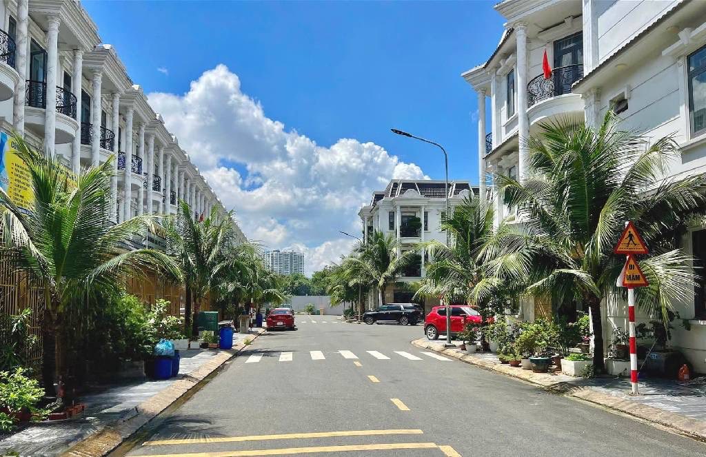 Nhà 3 tầng tại Khu Hoàng Hùng 5, Dĩ An 68m² giá 4.x tỷ - Siêu hiếm đẹp như mơ!