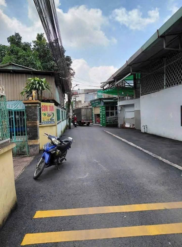 Dãy trọ 10 phòng tại Nguyễn Đức Thiệu, Dĩ An 177m² giá 4 tỷ - Đầu tư sinh lời hấp dẫn!