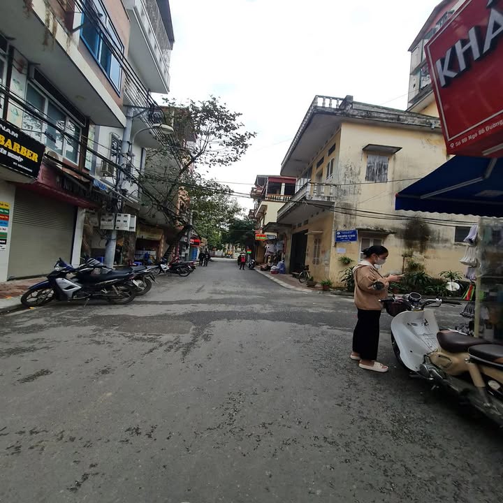 Nhà 3 tầng Đông Dư, 111m² giá 11 tỷ - Ô tô vào tận nơi!