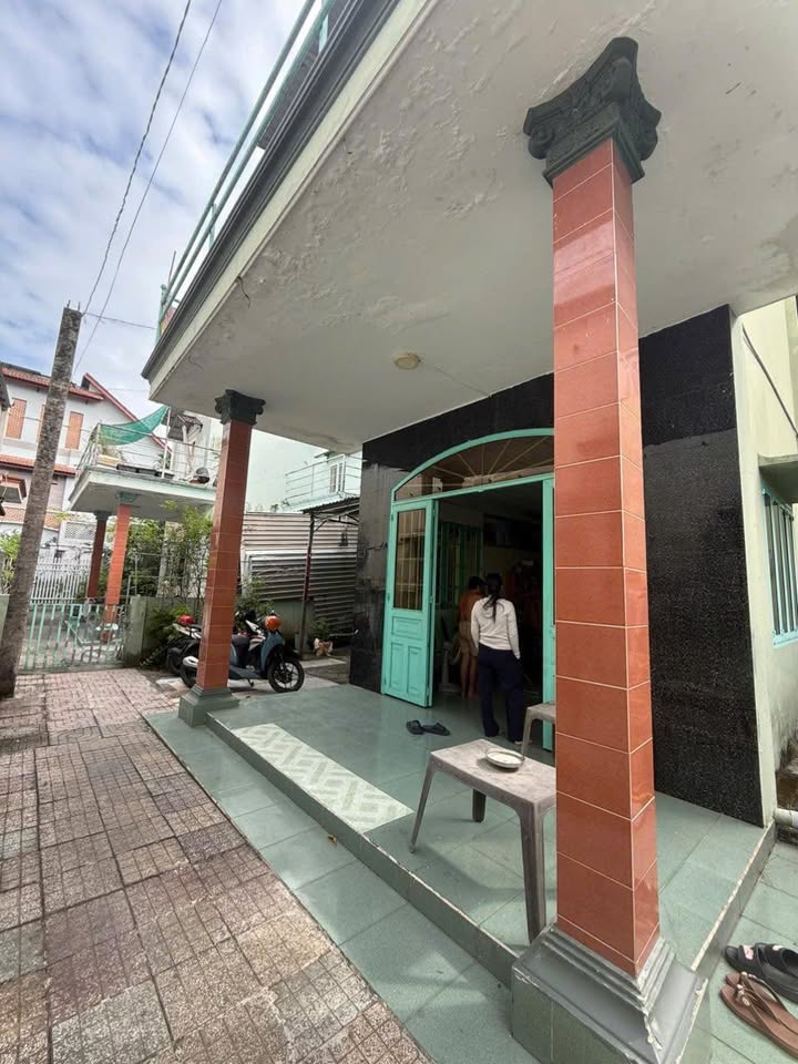 Nhà cấp 4 cho thuê hẻm Trần Hưng Đạo, Dĩ An - 4 phòng ngủ giá 5.5 triệu