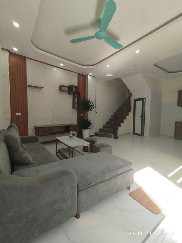 Nhà phố Liên Ninh, Thanh Trì 40,5m² giá hơn 5 tỷ - Vị trí đắc địa, sổ đỏ chính chủ!