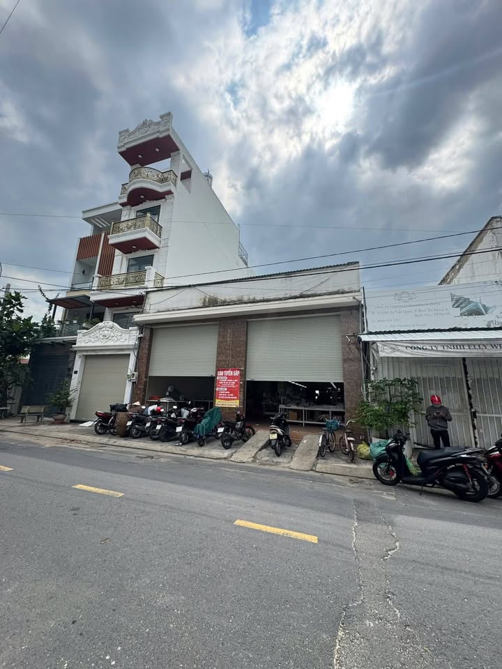 Nhà xưởng mặt tiền hẻm 413 Lê Văn Quới, Bình Tân 210m² giá 22 tỷ - Đầu tư sinh lời!