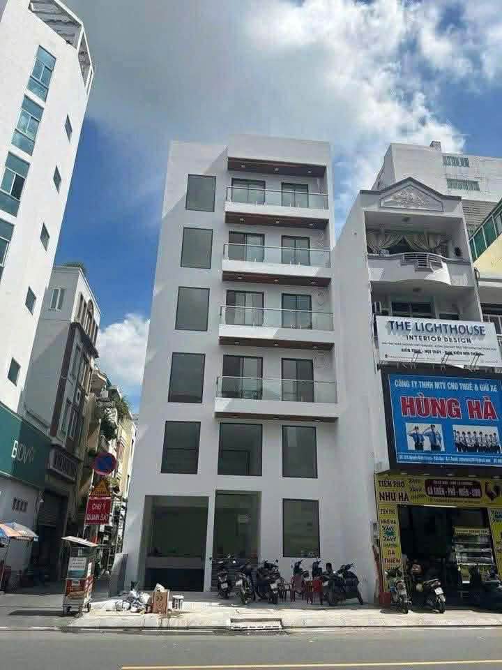 Nhà góc 2 mặt tiền 157m² quận 1 giá 200 tỷ - Cơ hội đầu tư tuyệt vời!