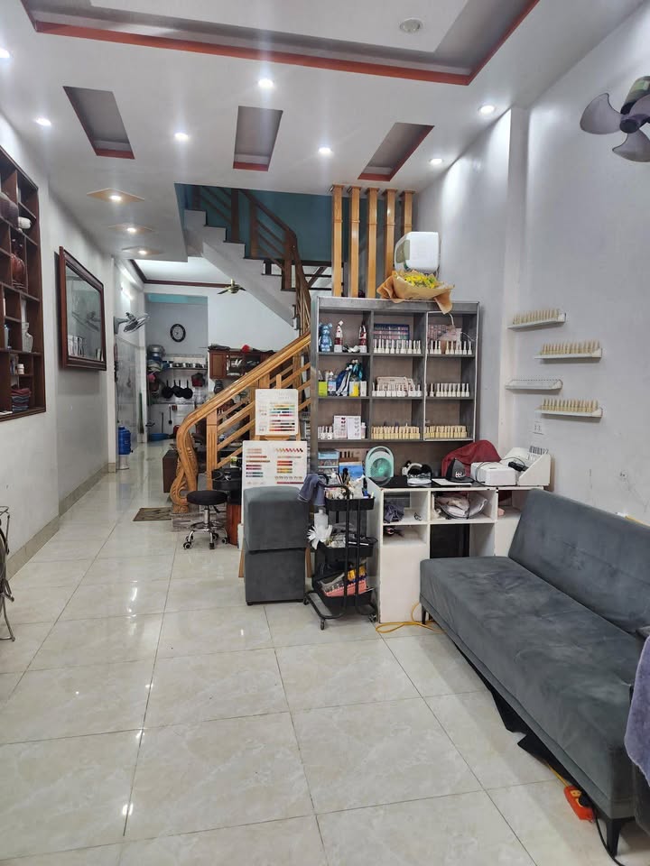Nhà 3 tầng Đông Vệ, Thanh Hóa 63m² giá 4 tỷ - Tiện ích đầy đủ, kinh doanh lợi nhuận!