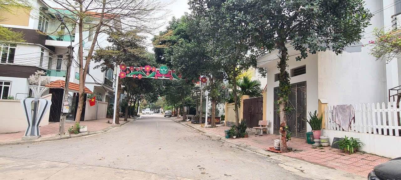 Nhà 2 tầng mặt tiền 136m² tại Đinh Trung, Vĩnh Yên - Chỉ 5 tỷ!