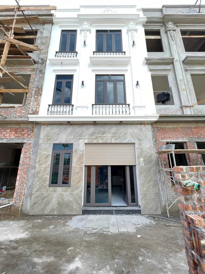 Nhà 3 tầng Hồng Thái, An Dương 40m² giá chỉ 1.95 tỷ - Sổ đỏ chính chủ!