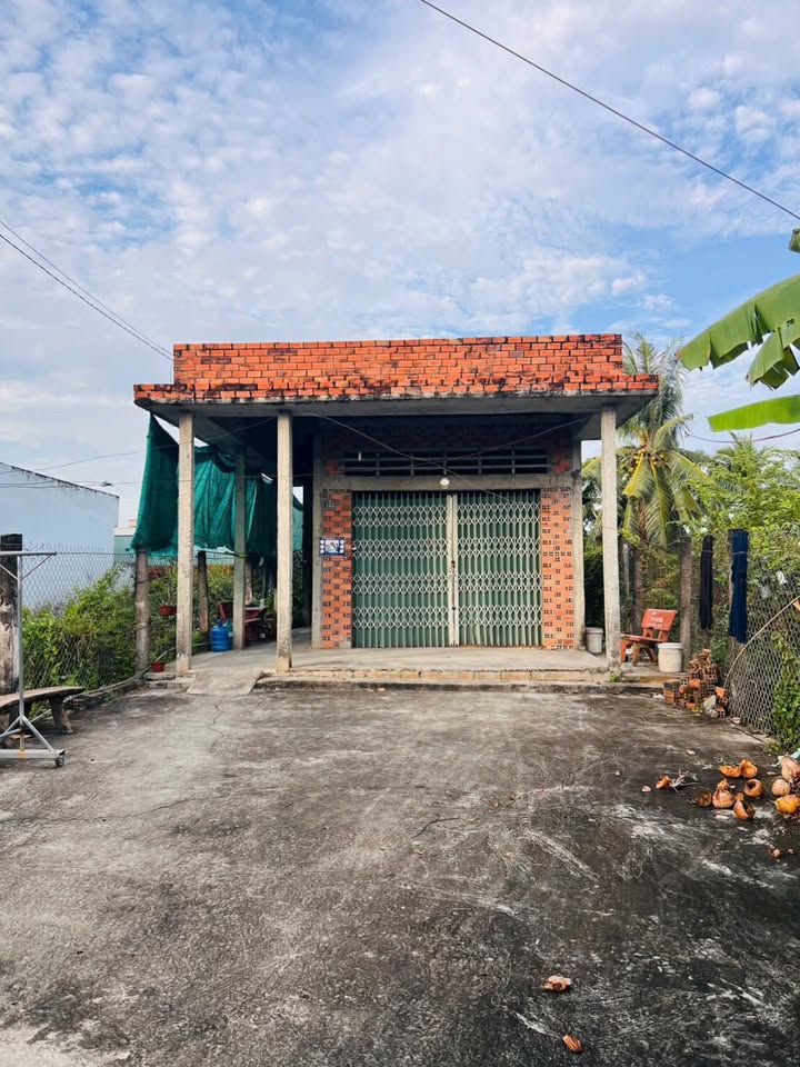 Nhà mặt tiền đường Hoàng Anh, Khánh Hậu, Tân An 234m² giá 2.8 tỷ - Kinh doanh thuận lợi!