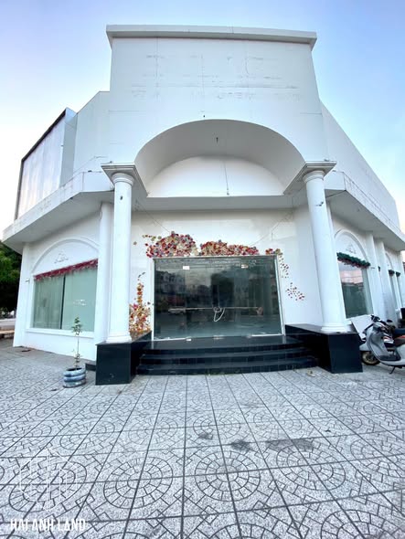 Nhà lô góc 3 mặt tiền đường 3 tháng 2, Rạch Giá 300m² - Thích hợp kinh doanh ngay!