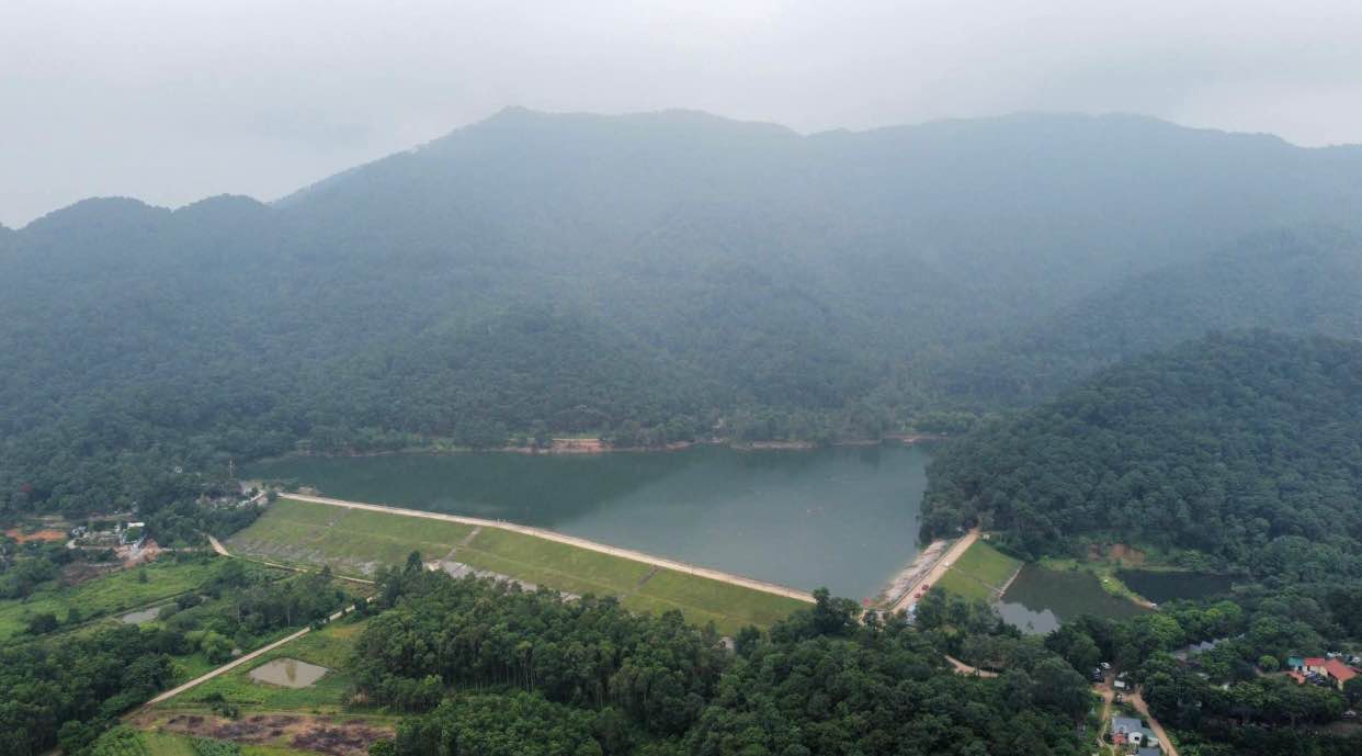 Đất nền Phù Linh Sóc Sơn 735m² giá thỏa thuận - Địa thế lưng tựa đồi lý tưởng cho nghỉ dưỡng!