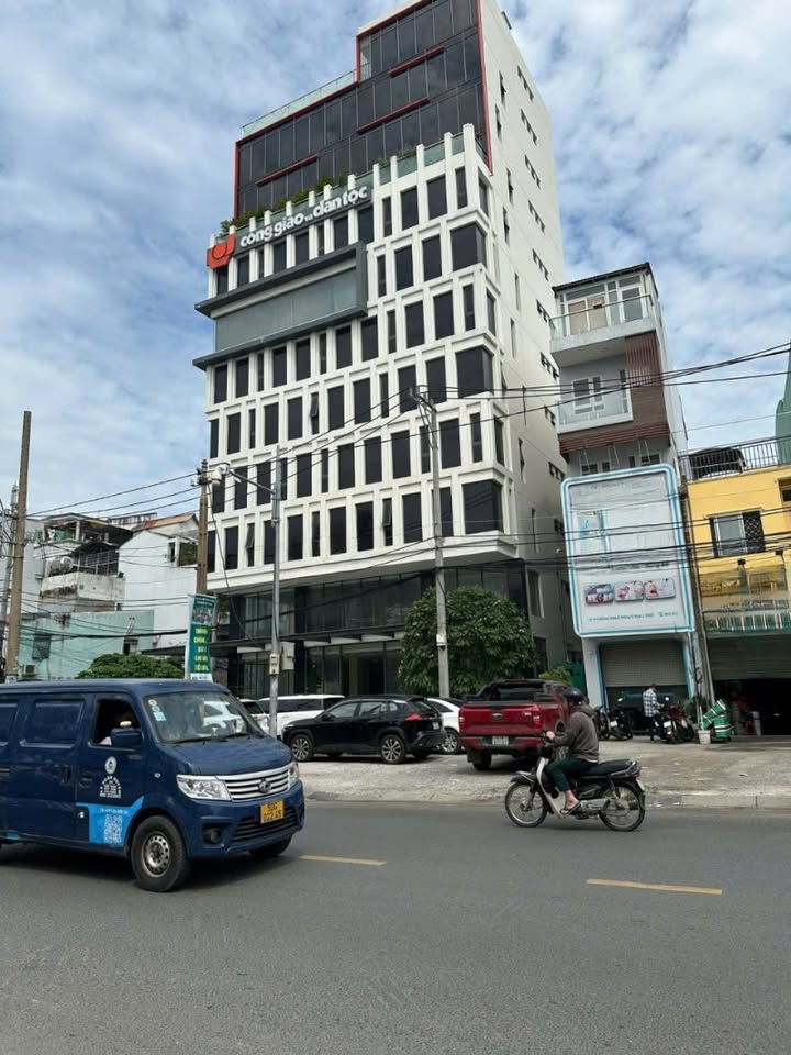 Văn phòng cho thuê đường Cách Mạng Tháng 8, quận 3 - Vị trí trung tâm, dịch vụ đầy đủ!