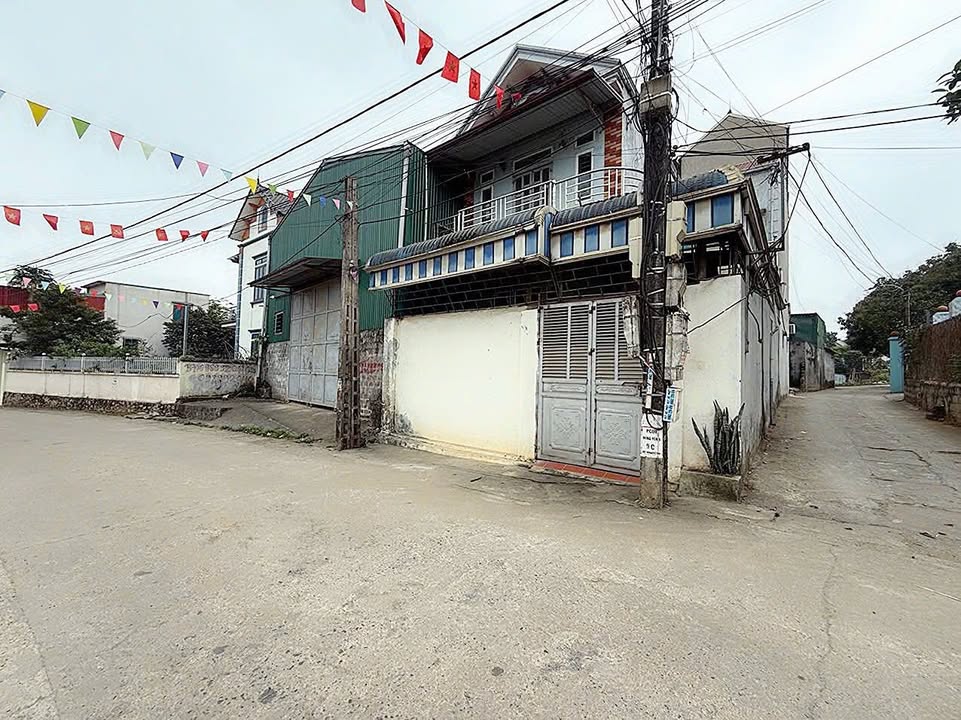 Nhà 2 tầng lô góc 101m² trục chính Đông Yên - Giá tốt, chính chủ!