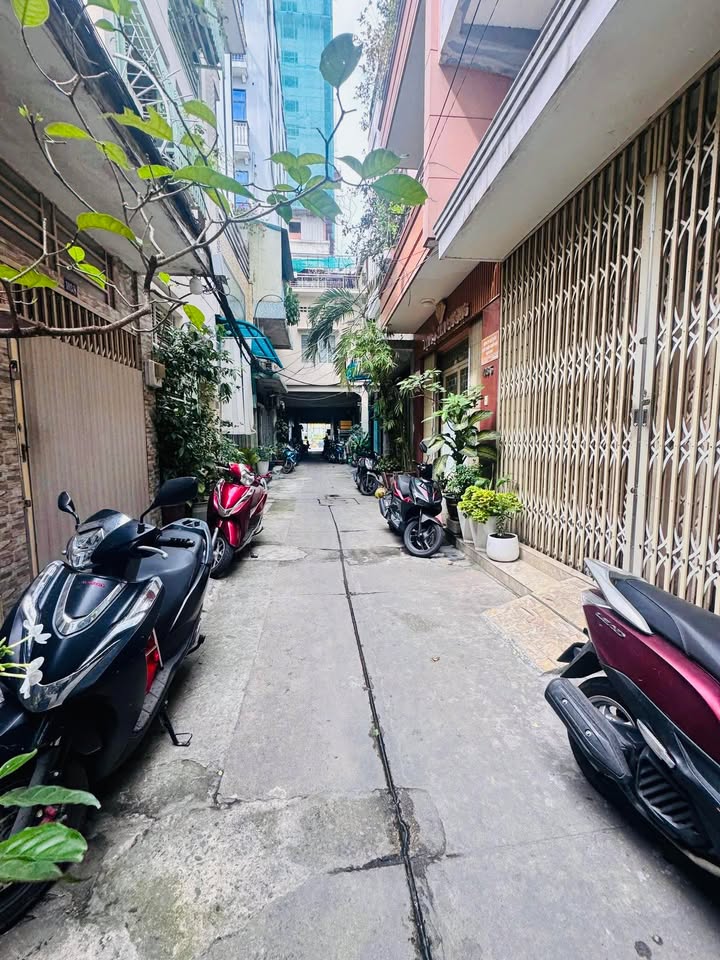 Nhà phố Bùi Viện, Quận 1, 59m² giá 13 tỷ - Tiện xây mới ngay!