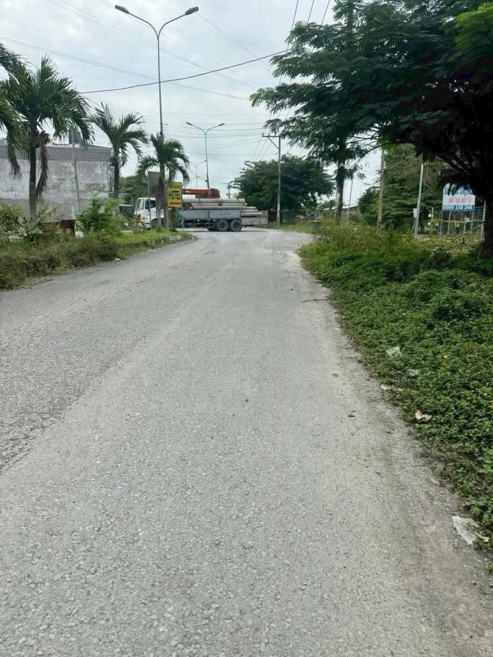 Đất nền Bến Lức Long An 120m² giá 4.1 tỷ - Vị trí đắc địa, sẵn sàng xây dựng!