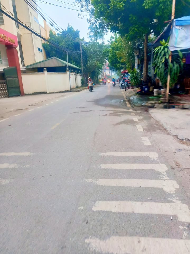 Nhà nguyên căn 3 tầng Lưu Phái Ngũ Hiệp 45m² giá 6 triệu - Ô tô đỗ cửa thoải mái!