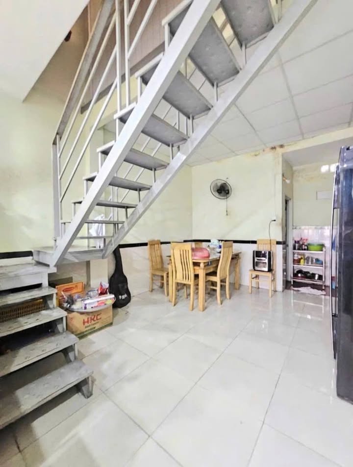 Nhà phố Bà Điểm Hóc Môn 44m² giá 3.35 tỷ - Hướng Tây Nam, Sổ đỏ chính chủ!