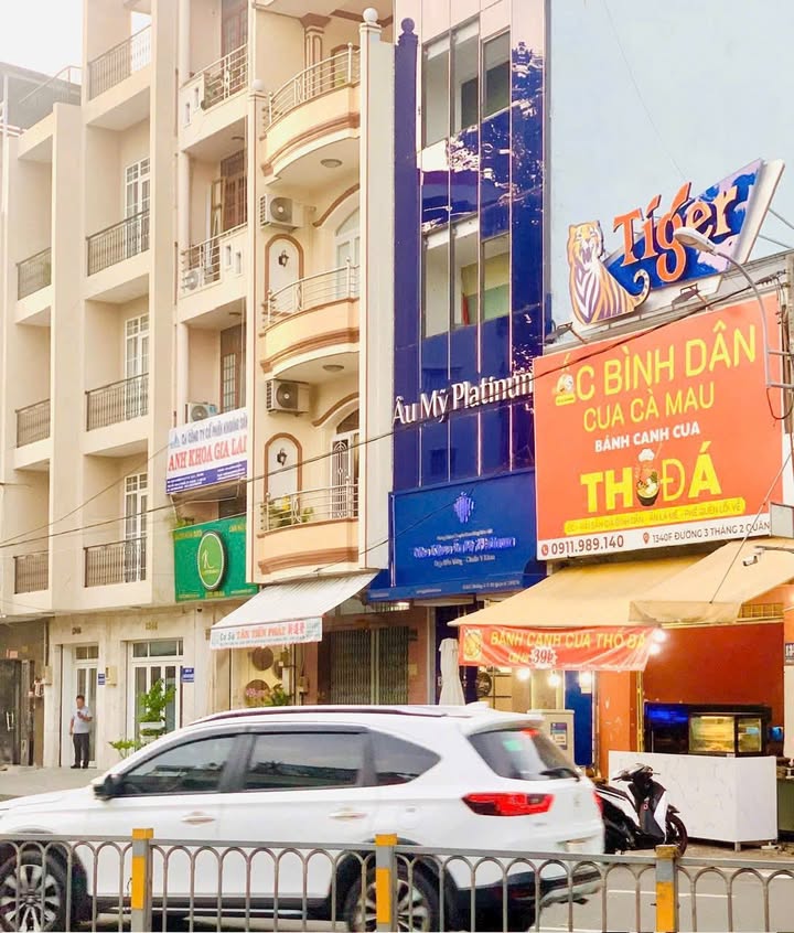 Nhà phố mặt tiền kinh doanh đường Ba tháng Hai, quận 11, 43m² giá 16.8 tỷ - Kinh doanh ngay!