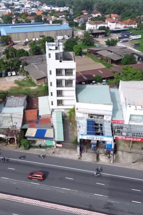 Cho thuê toà nhà mặt tiền Quốc Lộ 13, Thuận An, Bình Dương - Phù hợp làm văn phòng, phòng khám