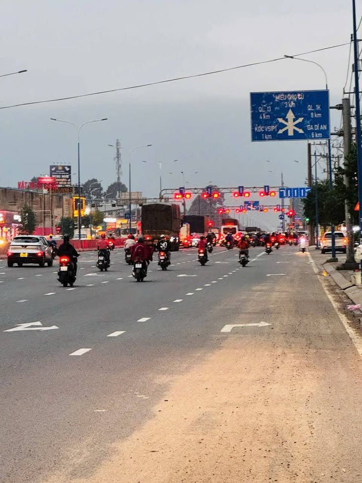 Nhà mặt tiền ĐT 743, Thuận An, 68m² giá chỉ 4.85 tỷ - Cơ hội đầu tư sinh lời!