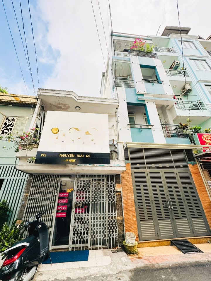 FrontHouse Hẻm 212 Nguyễn Trãi Quận 1 53m² giá 10.2 tỷ - Đầu tư sinh lời ngay!