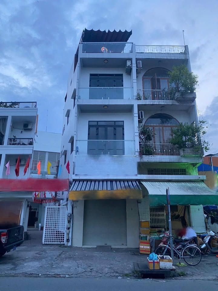 Nhà mặt tiền Thuận Kiều, Quận 11, 38.2m² giá 14.5 tỷ - Vị trí kinh doanh đắc địa!