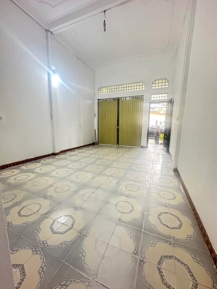 Nhà 2 Tầng Ngô Gia Tự, Cốc Lếu, 94m² giá 3.6 tỷ - Vị trí trung tâm tiện lợi!