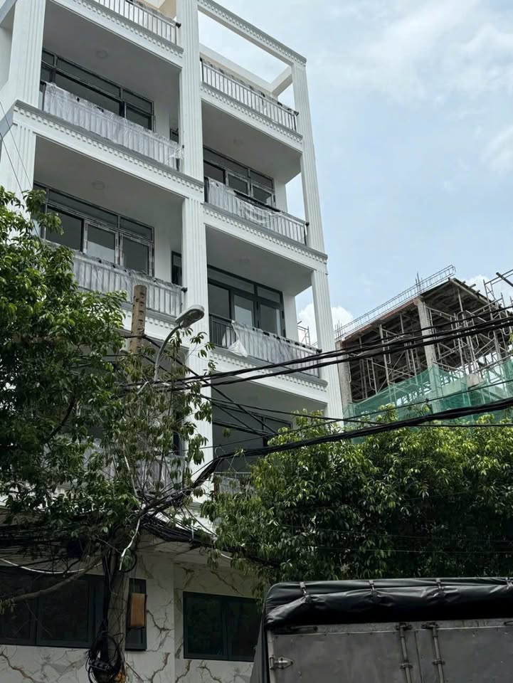 Bán nhà mặt tiền Lê Quang Định, Bình Thạnh 64m² giá 16 tỷ - Đầu tư sinh lời ổn định!