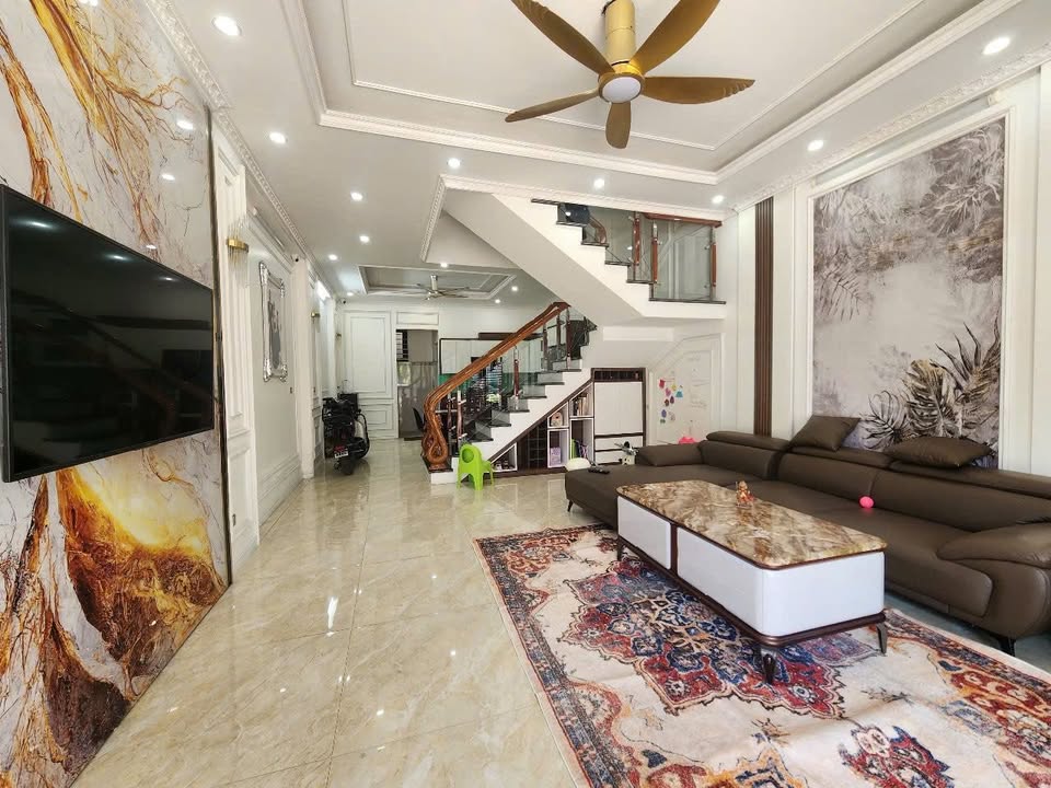 Nhà 3 tầng hiện đại tại MB 530 Đông Vệ, 58m² giá 5.5 tỷ - Sẵn sàng vào ở!