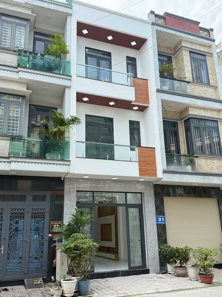 Nhà phố Lê Phong 2 Dĩ An 65.5m² giá 5.7 tỷ - Vị trí đẹp, tiện nghi đầy đủ!