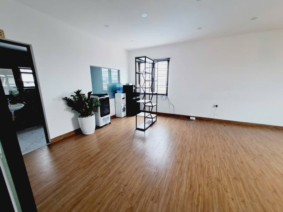 Cho thuê văn phòng phố Trường Chinh, Thanh Xuân 35m² giá chỉ 5.6 triệu - Phù hợp làm văn phòng hoặc showroom!