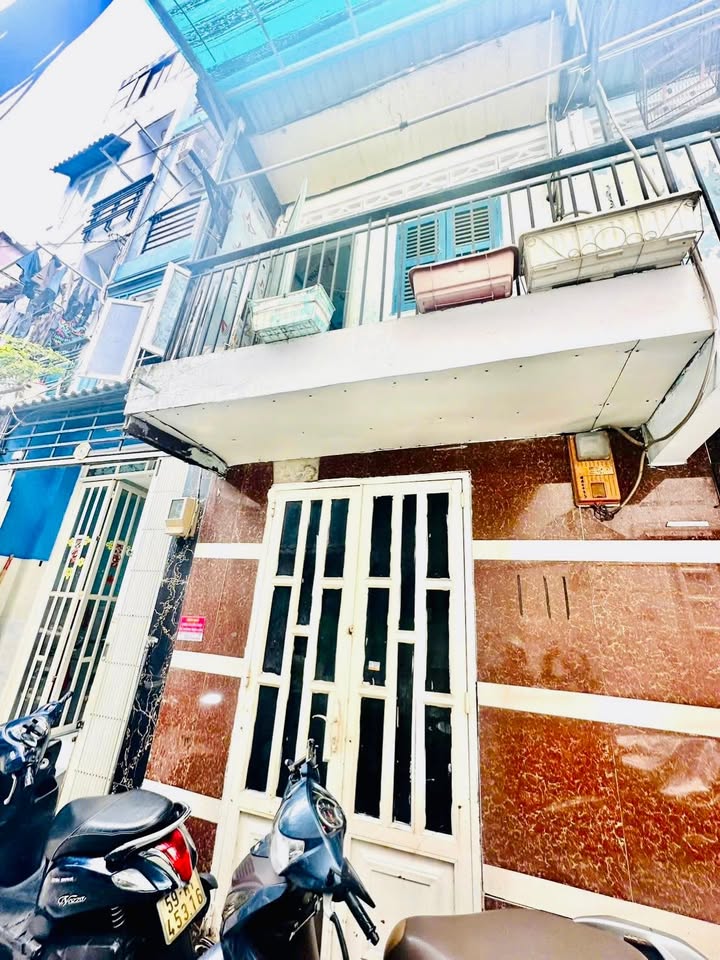 Bán nhà quận 4 - Đoàn Văn Bơ 15m² giá 2.3 tỷ - Hàng hiếm, giá tốt!