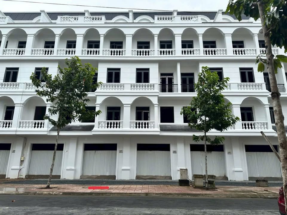 Nhà phố liền kề Võ Văn Kiệt, Vĩnh Long 108.4m² giá 5.2 tỷ - Cơ hội vàng sở hữu ngay!