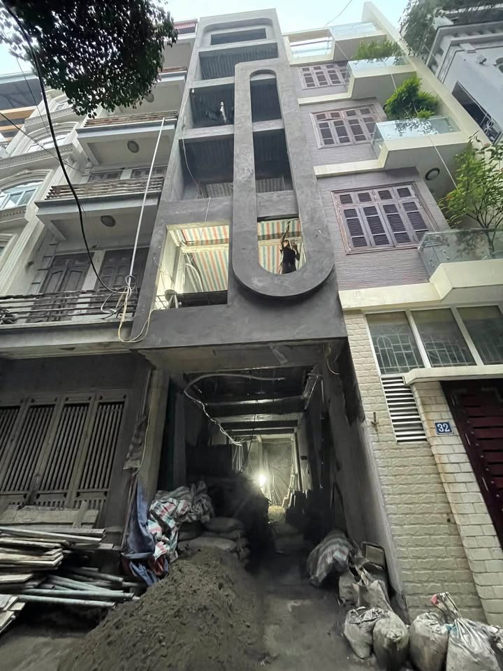 Nhà phố mặt ngõ Trung Kính 53m² giá 31.5 tỷ - Kinh doanh văn phòng đẳng cấp!