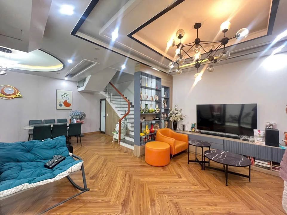 Nhà 3 tầng Kiến An 57m² giá 2.95 tỷ - Ô tô đỗ cửa thoải mái!