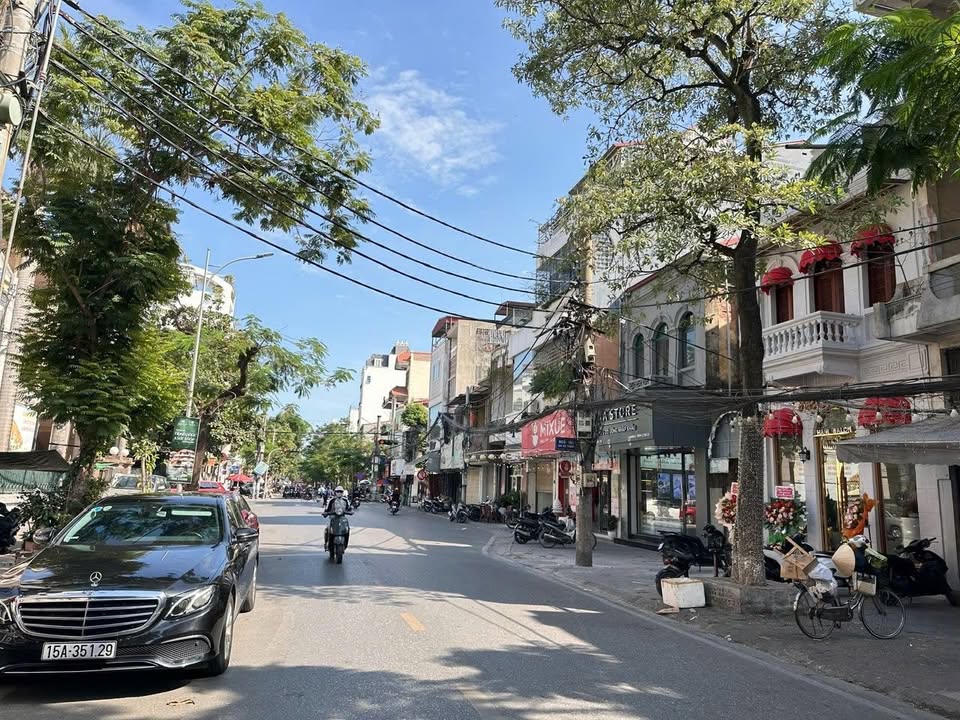 Nhà mặt đường Hai Bà Trưng, Cát Dài 80m² giá 20 tỷ - Kinh doanh sầm uất!