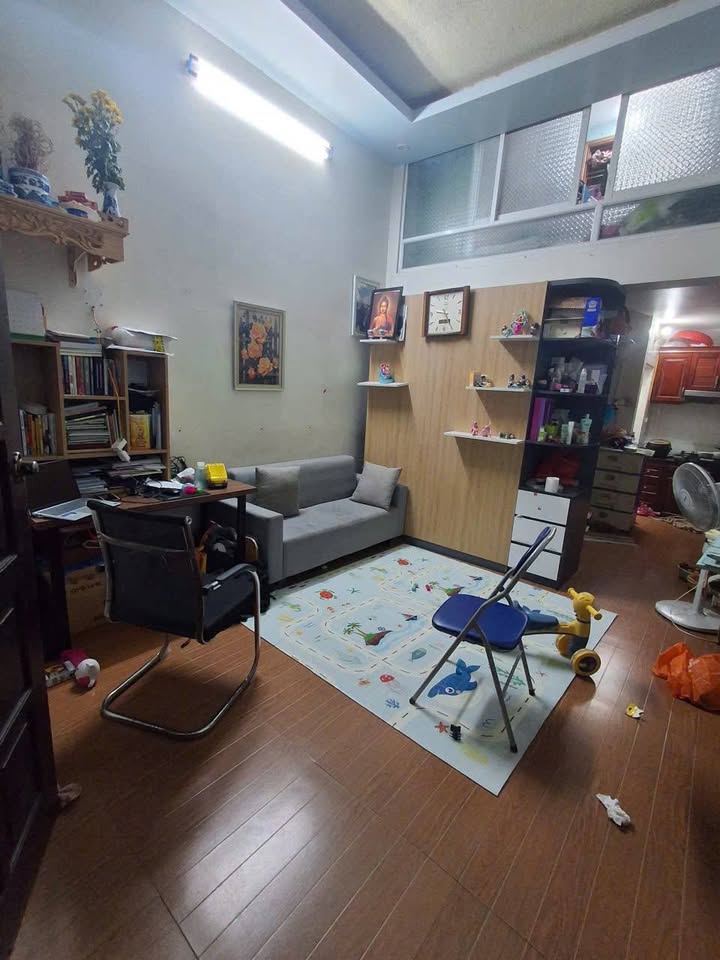 Bán nhà 1,5 tầng tại đường Hoàng Công Khanh, quận Kiến An, 32m² chỉ 850 triệu - Tiện nghi đầy đủ!